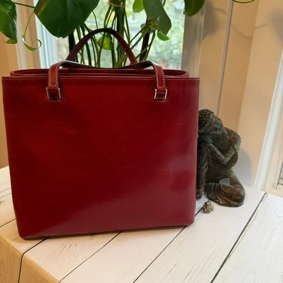 Kate Spade | Vintage Red All Leather Tote, Made in Itay - Picture 4 of 16